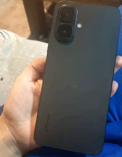 Smartphone Infinix con pantalla grande - miniatura 2