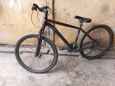 Bicicleta mountain bike Salcano negra y roja - miniatura 1