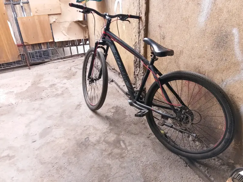 Bicicleta mountain bike Salcano negra y roja - 3