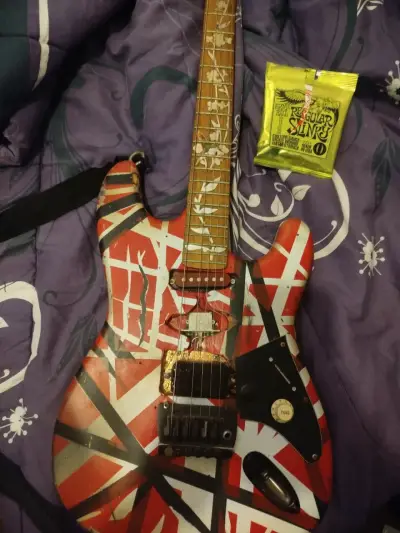 Guitarra eléctrica estilo EVH Van Halen - miniatura 3