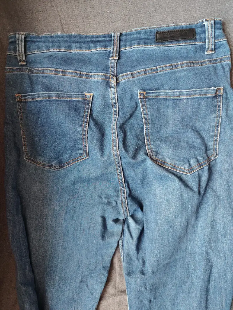 Jeans de mezclilla azul desgastados para mujer - 3