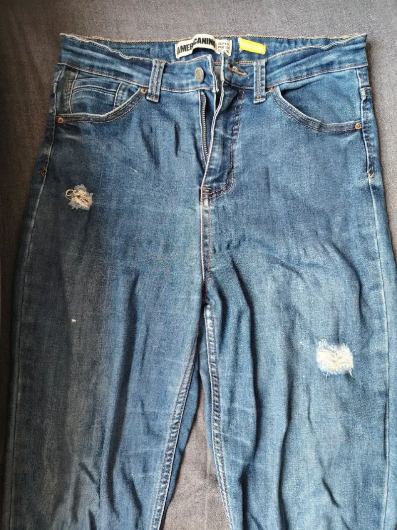 Jeans de mezclilla azul desgastados para mujer - 4