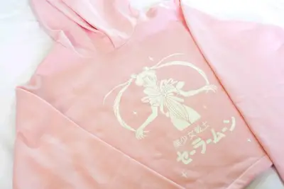 Polerón rosa con diseño de Sailor Moon serigrafía - miniatura 2