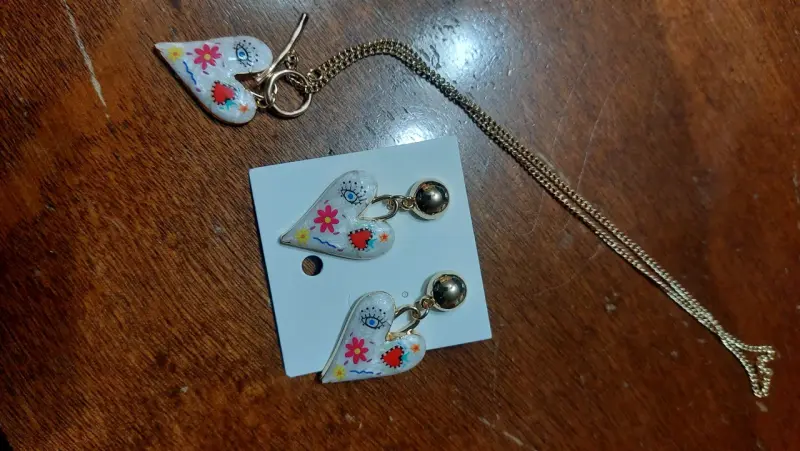 Conjunto de Collar y Aros Corazones Freaky Lily - 3