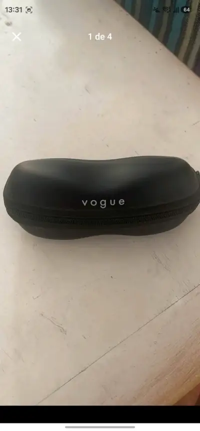 Gafas de sol Vogue transparentes con estuche - miniatura 1