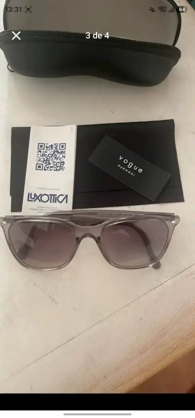 Gafas de sol Vogue transparentes con estuche - miniatura 3