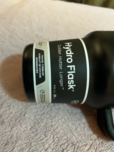 Termo Hydro Flask negro con tapa y bombilla - miniatura 1