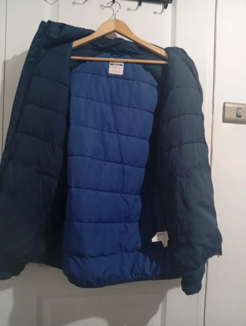 Chaqueta acolchada azul con capucha para hombre - 3