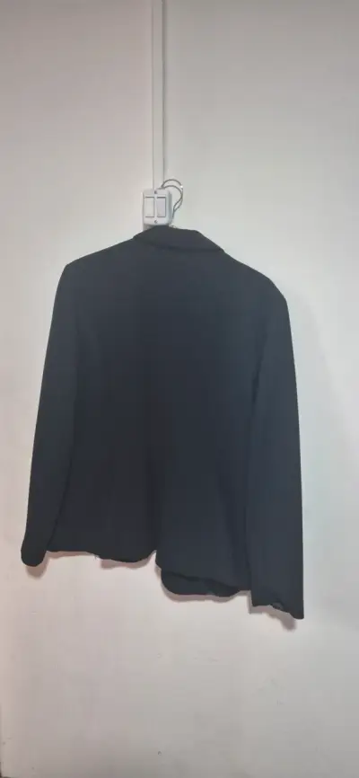 Blazer negro para mujer en buen estado - miniatura 2