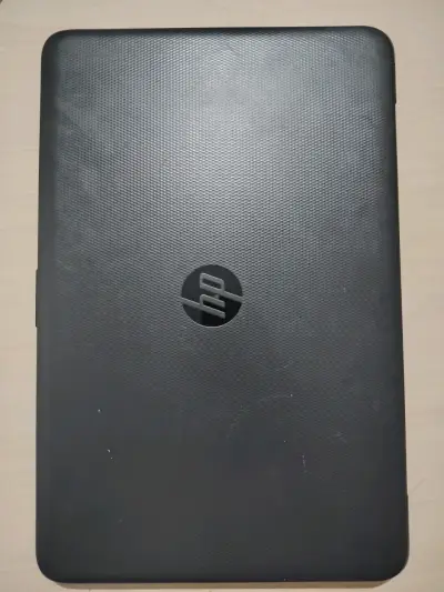 Laptop HP con pantalla de 15 pulgadas - miniatura 4