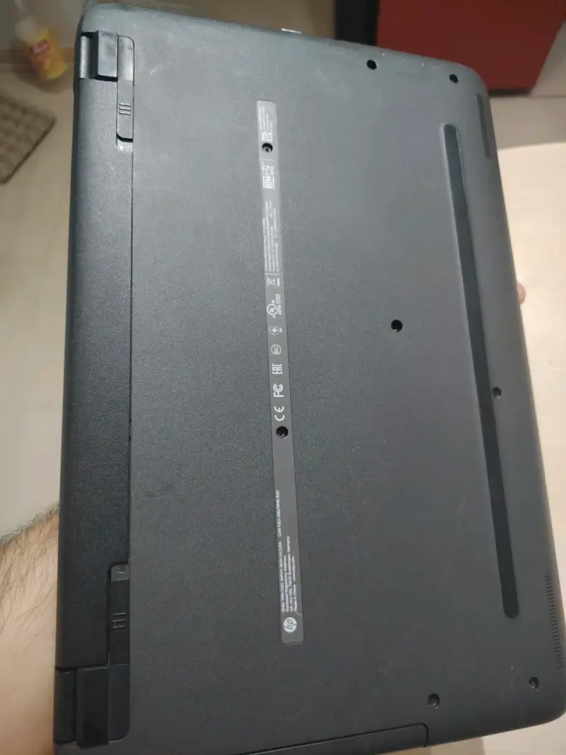 Laptop HP con pantalla de 15 pulgadas - 5