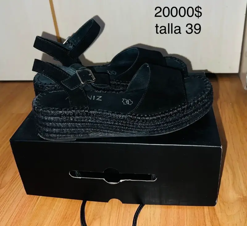 Sandalias negras de plataforma Alaniz talla 39