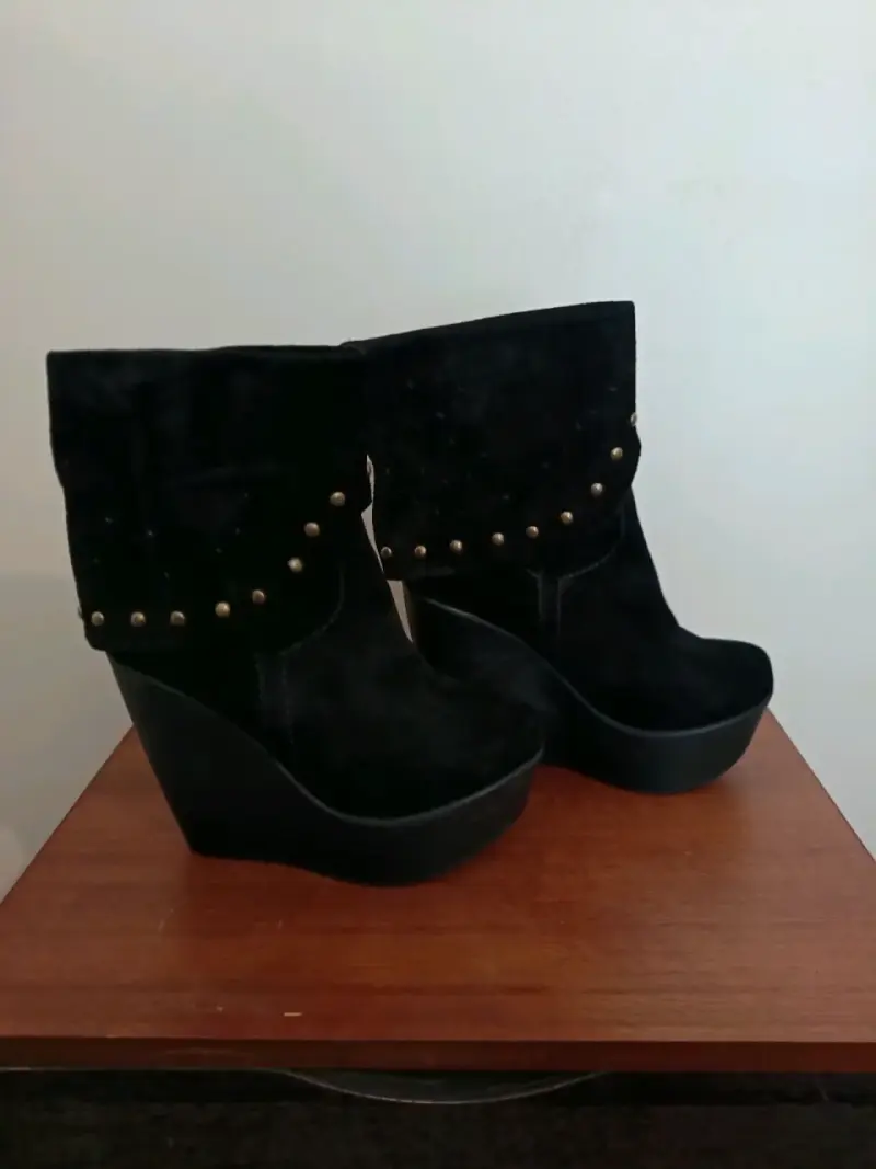 Botines de plataforma negros con tachas - 2