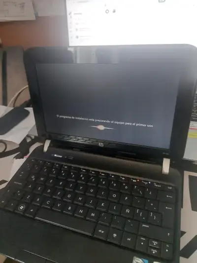 Netbook HP Mini 110-4100 con Windows 7 - miniatura 1
