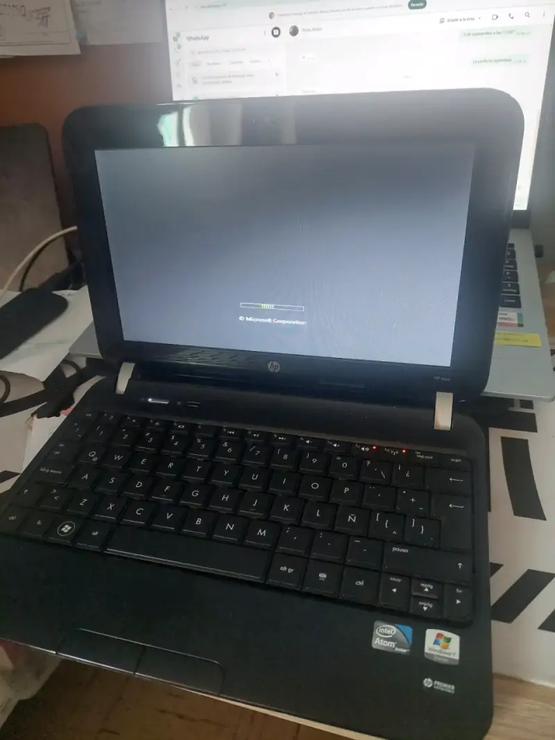 Netbook HP Mini 110-4100 con Windows 7 - 2