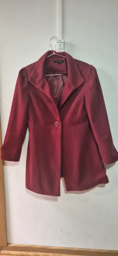 Blazer rojo para mujer con diseño elegante - miniatura 1