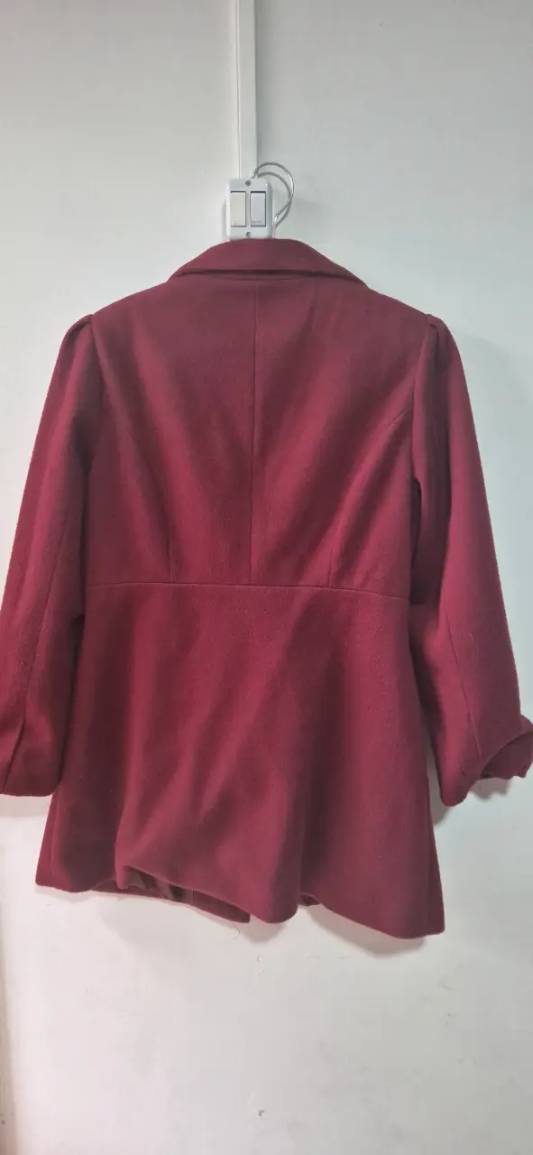Blazer rojo para mujer con diseño elegante - 2