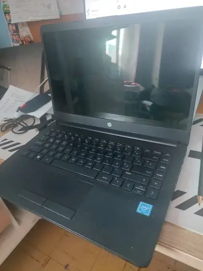Laptop HP 14 pulgadas Intel Celeron 4GB RAM - miniatura 1