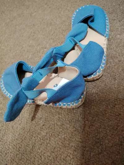 Sandalias de niña azules con lazo. Talla 24 - miniatura 3