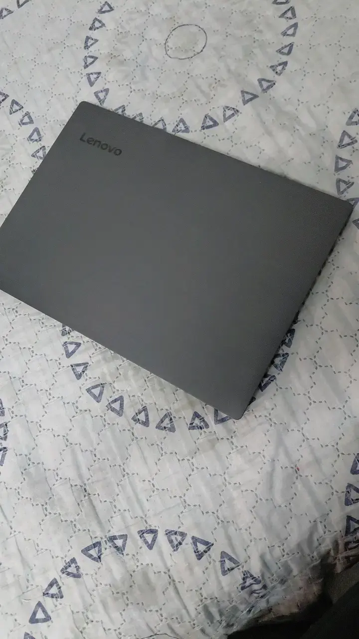 Notebook Lenovo gris en buen estado - 2