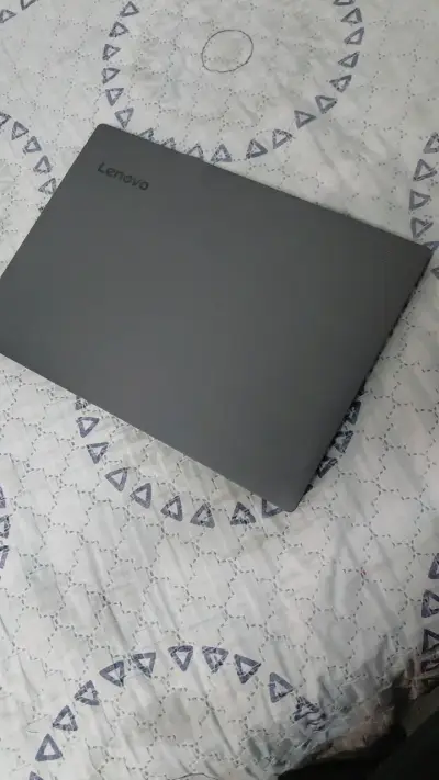 Notebook Lenovo gris en buen estado - miniatura 2