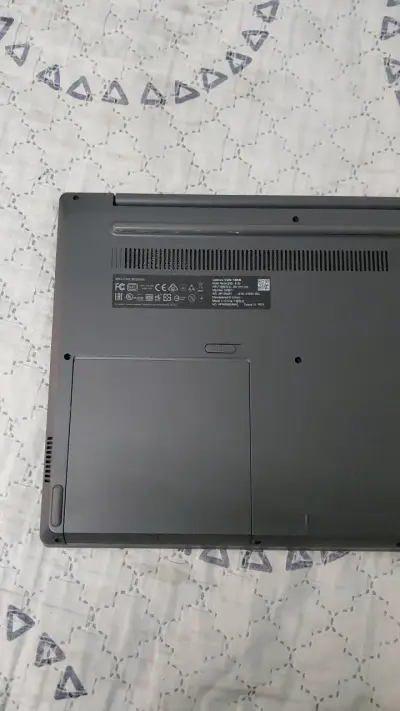 Notebook Lenovo gris en buen estado - miniatura 3