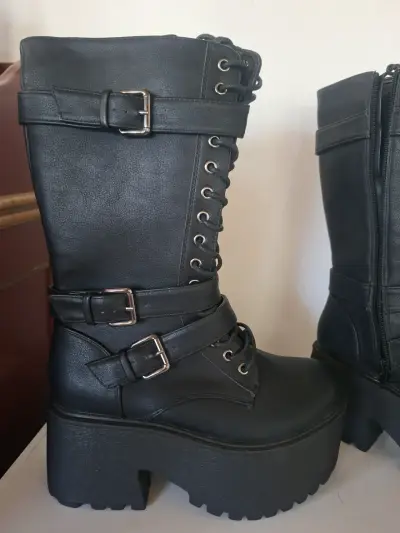 Botas negras de plataforma con hebillas - miniatura 2