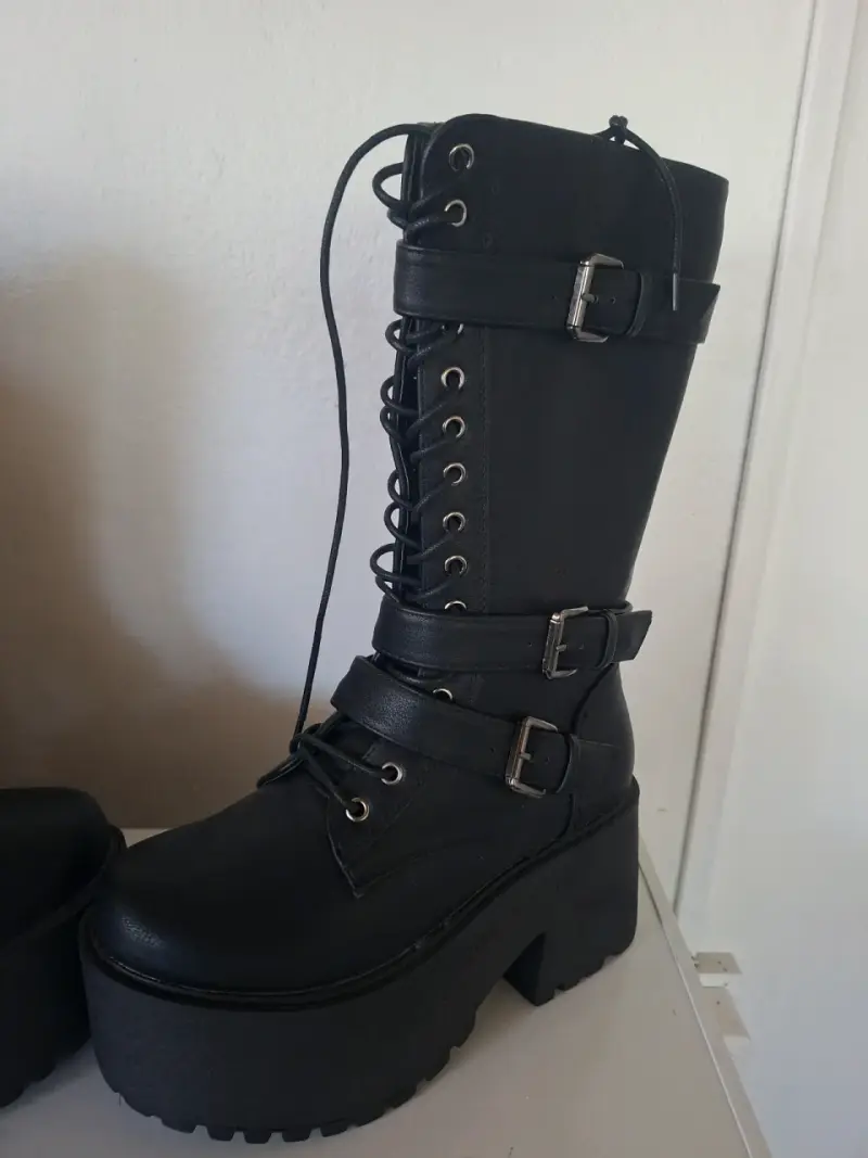 Botas negras de plataforma con hebillas - 3