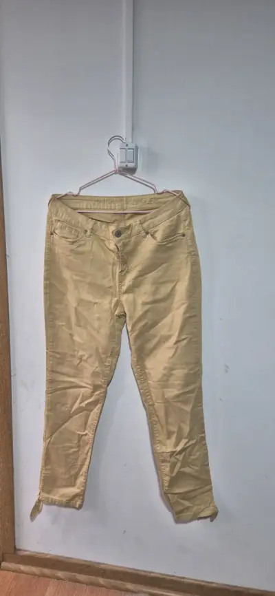 Pantalones amarillo maiz para mujer estilo casual - miniatura 1