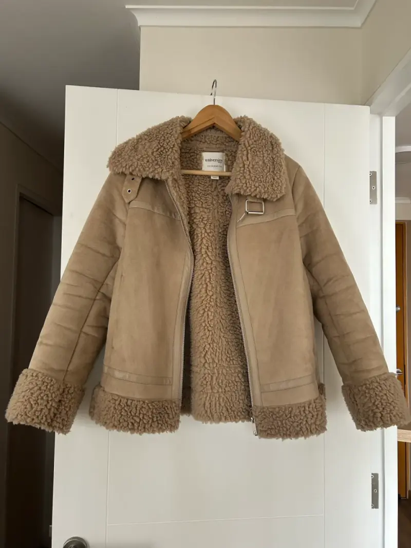Aviadora beige impecable