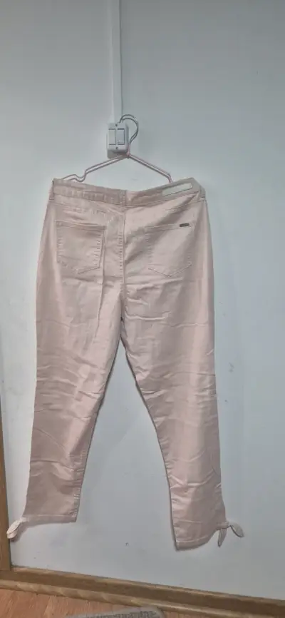 Pantalones rosados de mujer estilo casual - miniatura 2