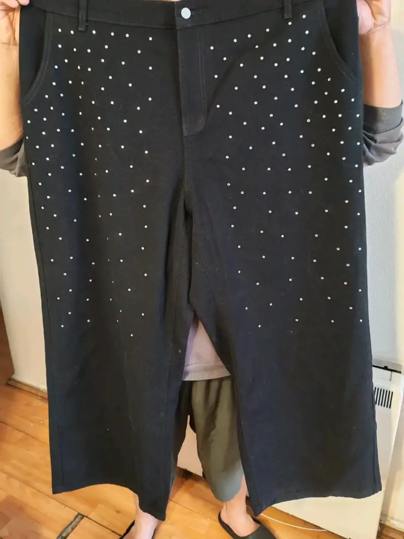 Pantalones de mezclilla con diseño de perlas - 1