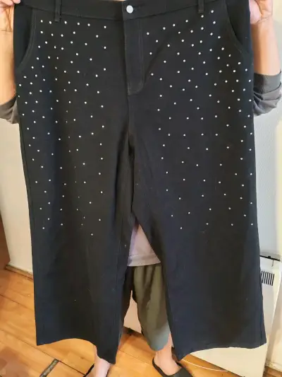 Pantalones de mezclilla con diseño de perlas - miniatura 1