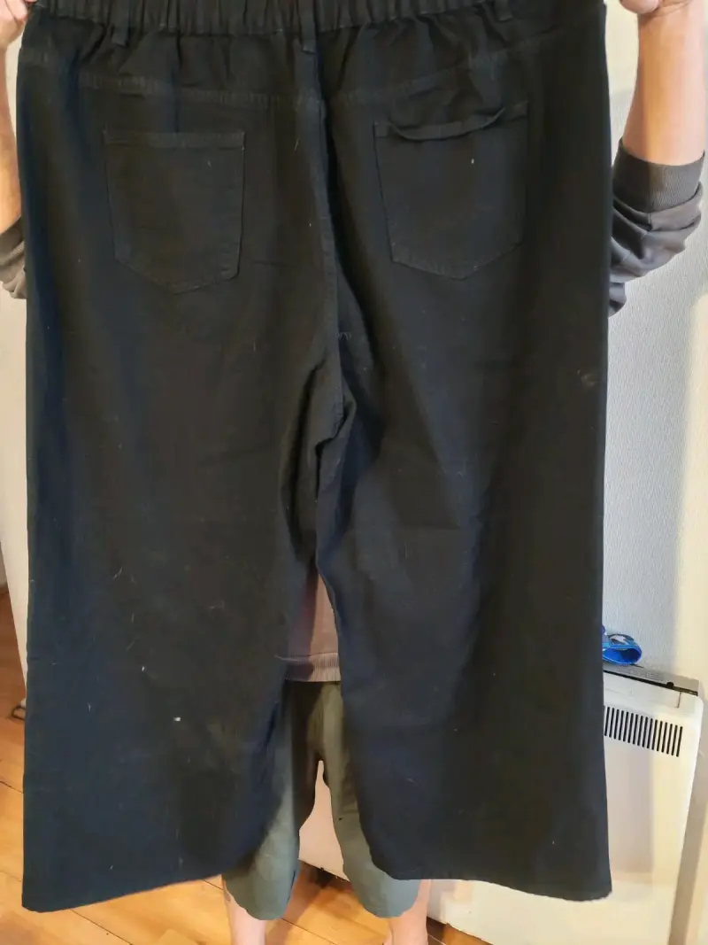 Pantalones de mezclilla con diseño de perlas - 2