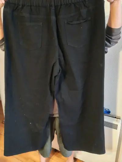 Pantalones de mezclilla con diseño de perlas - miniatura 2