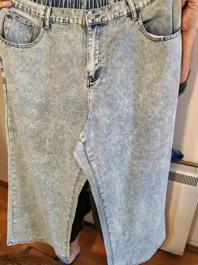 Pantalones de mezclilla con diseño de perlas - miniatura 4