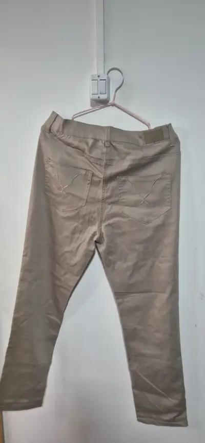 Pantalones beige para mujer talla 44 - miniatura 2