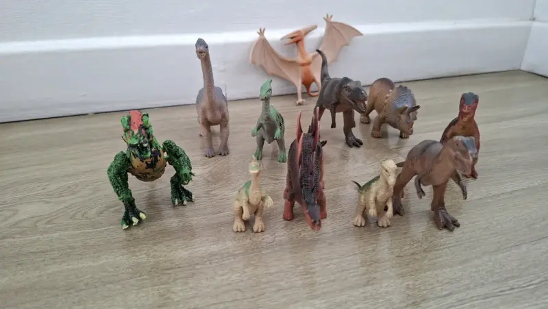 Set de Figuras de Dinosaurios de Juguete