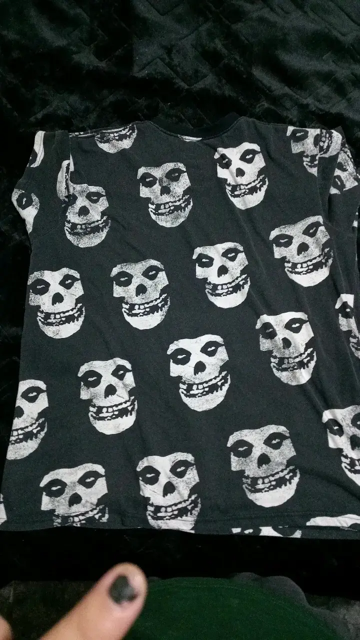 Polera negra con estampado de calaveras Misfits - 2