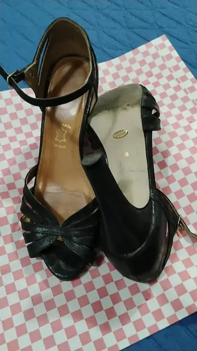 Sandalias de cuero negro con tacón alto - miniatura 1