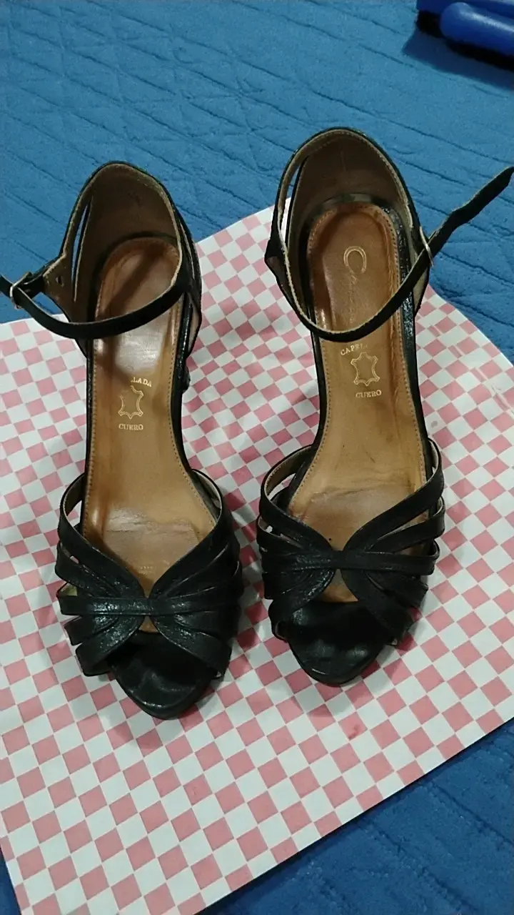 Sandalias de cuero negro con tacón alto - 2