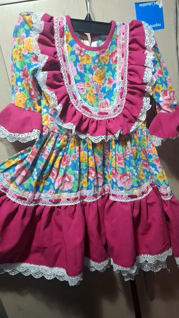 Vestido infantil floral con encaje - 1