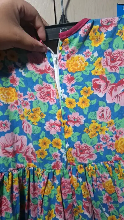 Vestido infantil floral con encaje - miniatura 2