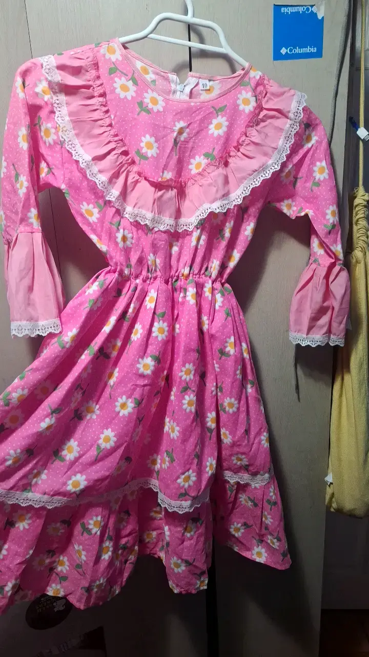 Vestido infantil rosa con flores y encaje - 1