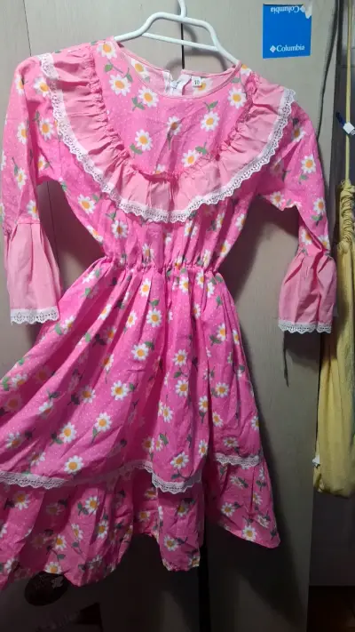 Vestido infantil rosa con flores y encaje - miniatura 1