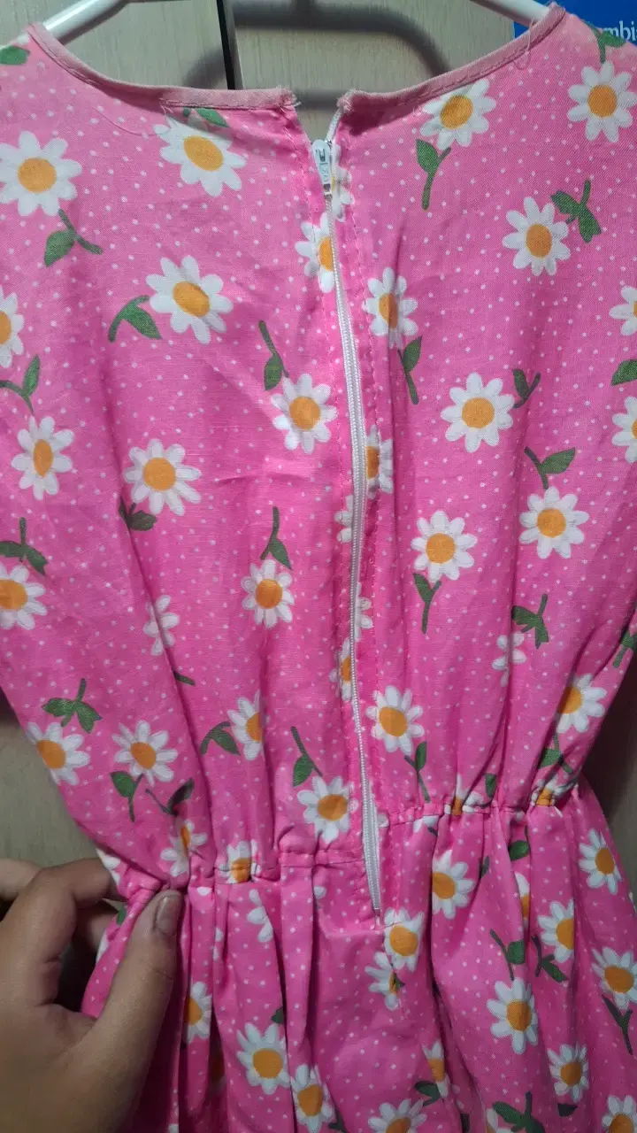 Vestido infantil rosa con flores y encaje - 2