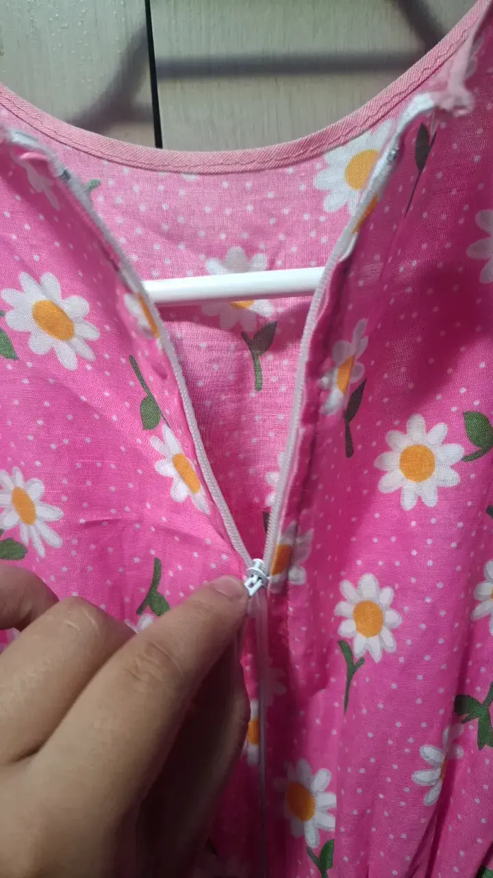 Vestido infantil rosa con flores y encaje - 3