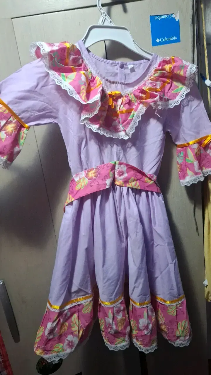 Vestido folclórico infantil color lila y rosa - 1
