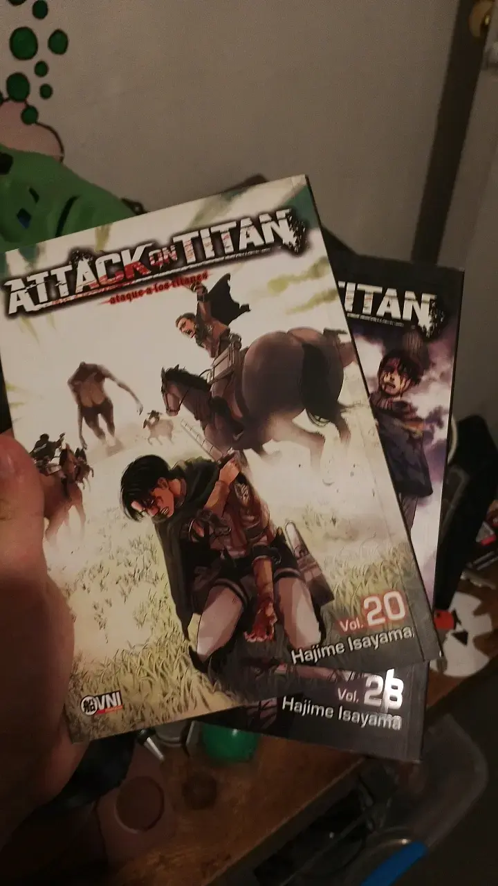 Attack on Titan Vol. 20 y 28