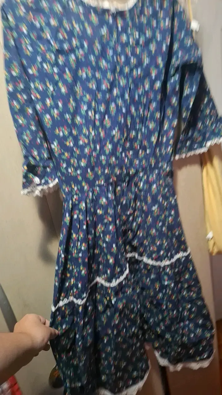 Vestido azul floral con encaje para mujer - 4